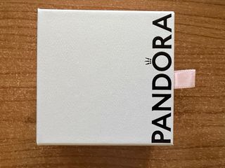 Bolsa y caja Pandora