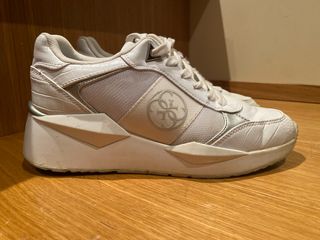 Deportivas Guess Mujer Blancas y Plateadas