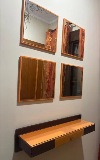 Mueble de entrada wengue y naranja con espejos