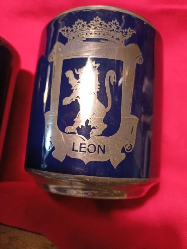 2 Tazas Azul Cobalto León Plata Ley