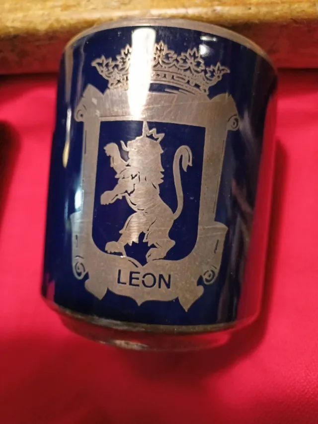 2 Tazas Azul Cobalto León Plata Ley