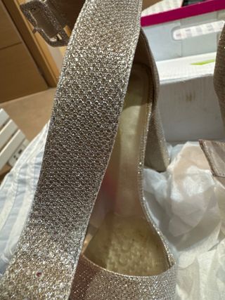 Sandalias tacón dorado Talla 38