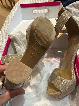 Sandalias tacón dorado Talla 38