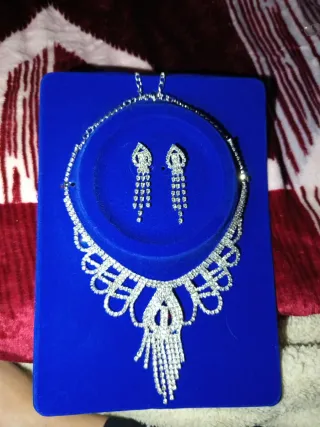 Conjunto de Joyas Collar y Pendientes