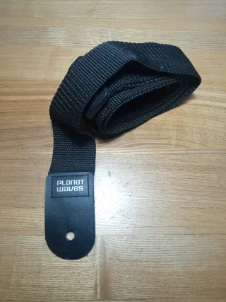 Correa de guitarra negra