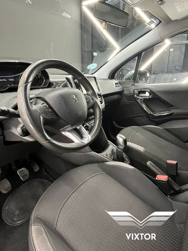 Peugeot 208 1.2 PureTech Style 82