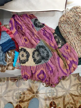 Bufanda y gorro de lana beige y marrón