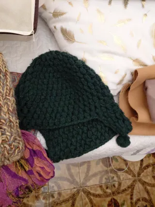 Bufanda y gorro de lana beige y marrón