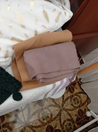 Bufanda y gorro de lana beige y marrón