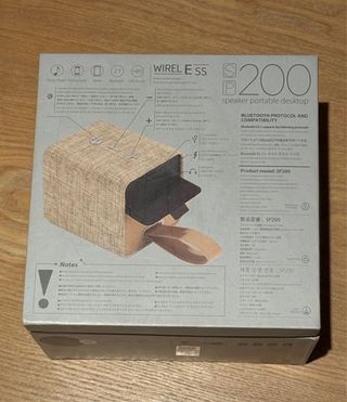 Altavoz inalámbrico beige