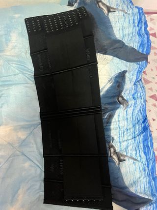 Faja reductora negra con corchetes