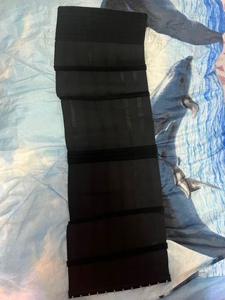 Faja reductora negra con corchetes