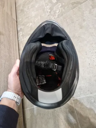 Casco de moto LS2 blanco y negro