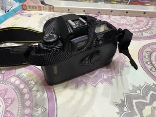 Cámara analógica Nikon F80