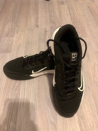 Zapatillas Nike Negras y Blancas Padel