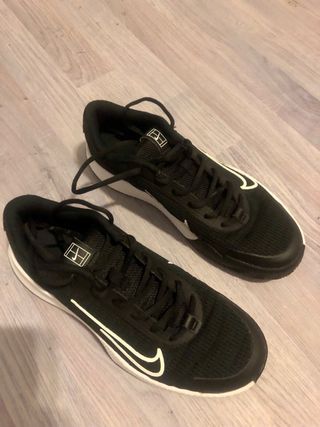 Zapatillas Nike Negras y Blancas Padel