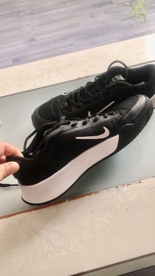 Zapatillas Nike Negras y Blancas Padel