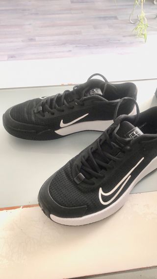 Zapatillas Nike Negras y Blancas Padel