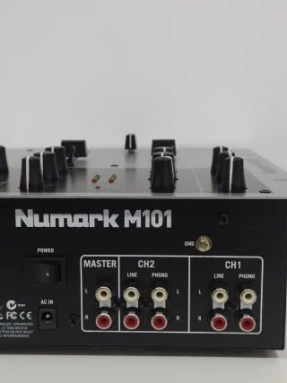 Mesa de mezcla DJ Numark M101