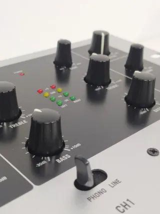 Mesa de mezcla DJ Numark M101