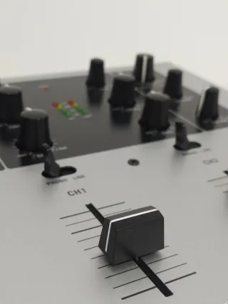 Mesa de mezcla DJ Numark M101