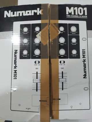 Mesa de mezcla DJ Numark M101