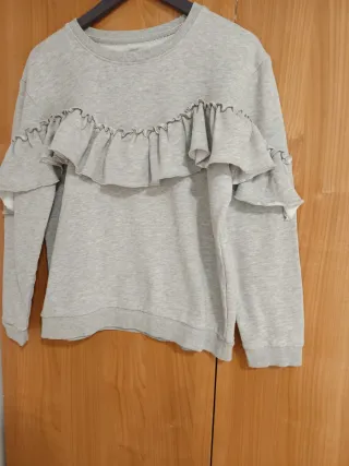 Sudadera Only gris talla L con volantes