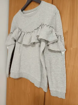 Sudadera Only gris talla L con volantes