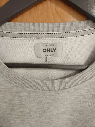 Sudadera Only gris talla L con volantes