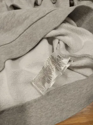 Sudadera Only gris talla L con volantes