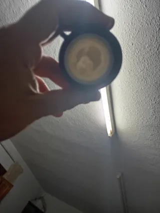 12 tazas, tetera, lechera y azucarero.