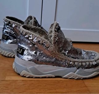 Botas plateadas con lentejuelas