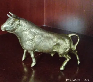Toro de bronce