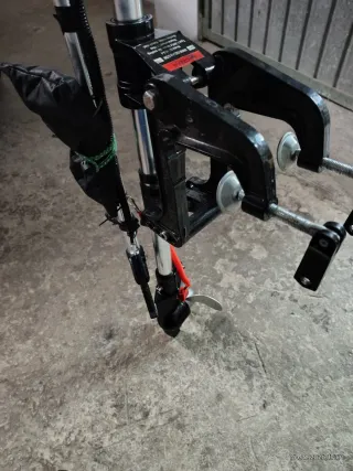 Motor 1.3HP y embarcación