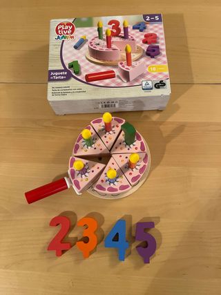 Tarta de madera con velas y números