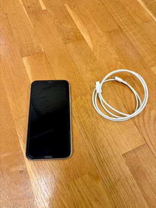 iPhone 11 128GB Blanco + cable