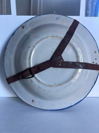 Plato antiguo decorado azul y blanco