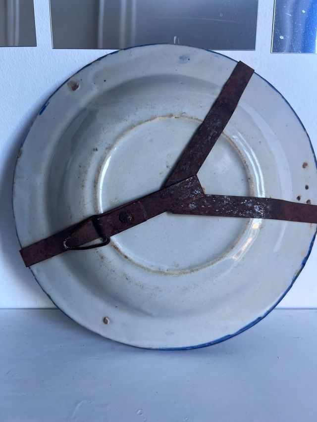 Plato antiguo decorado azul y blanco