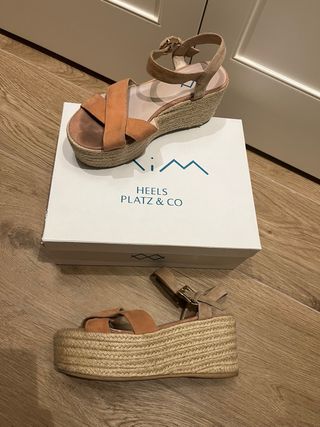 Sandalias de ante con plataforma