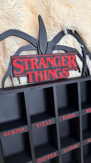 Stranger Things expositor funko pop kinder joy