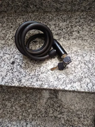 Candado de cable para bicicleta con llaves