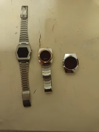 Relojes LED Rojo y Plateado