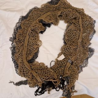 Bufanda de punto marrón y gris