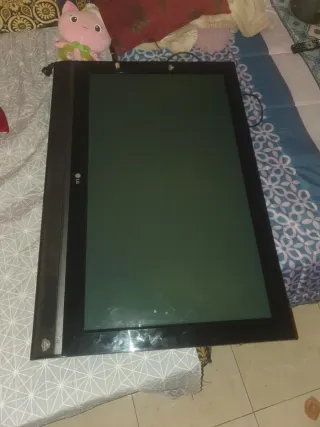 Televisor LG Negro 71.5cm