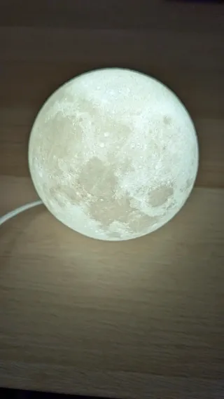 Lampada a forma di luna