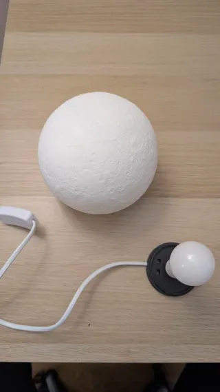 Lampada a forma di luna