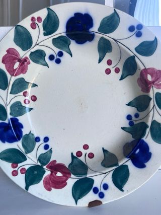 Plato antiguo decorado floral