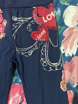 Leggings estampados con pedrería
