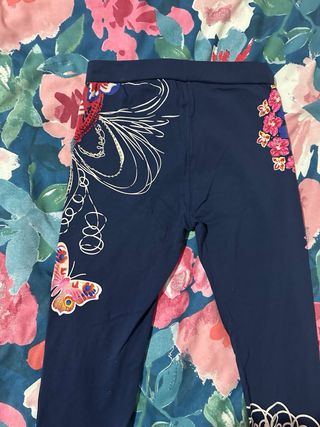 Leggings estampados con pedrería