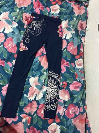 Leggings estampados con pedrería
